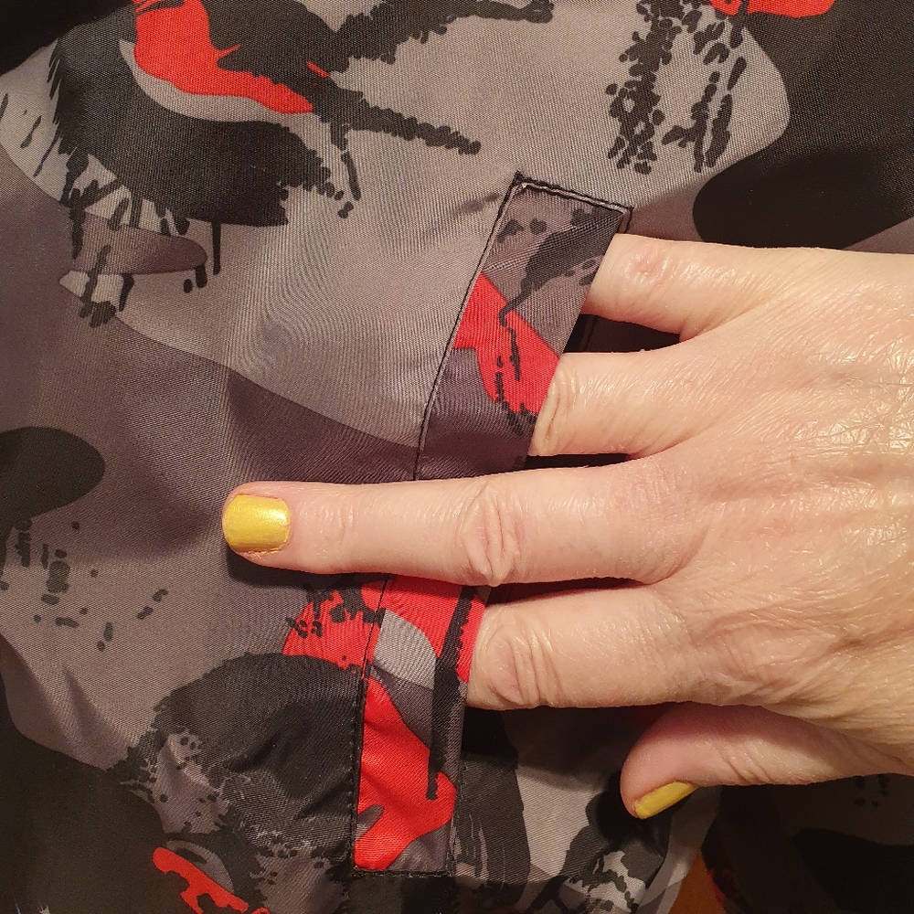 Men's Harajuku Red Camo Windcheater w Hood - Picture 3 of 4